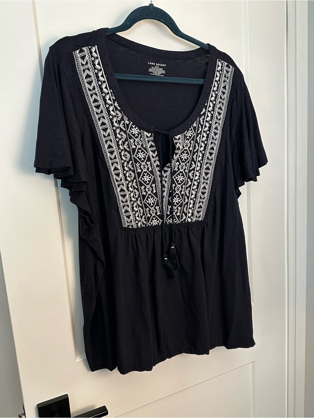 Cute Lane Bryant tie front shirt, size 26 -28. Never worn.